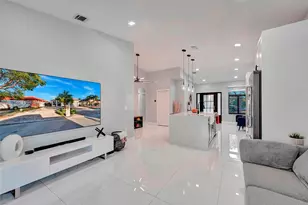 19901 NW 77th Ct, Hialeah, FL 33015 - Photo 12