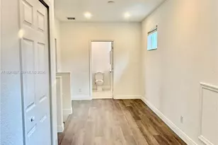 977 Northeast Trailside Run, Port Saint Lucie, FL 34983 - Photo 8