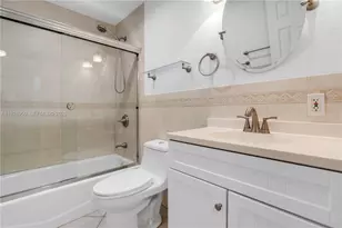 6460 Milk Wagon Ln, Miami Lakes, FL 33014 - Photo 14