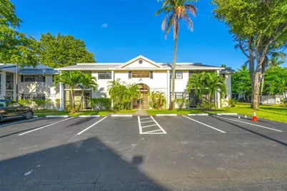 907 NE 199th St #101, Miami, FL 33179 - Photo 4