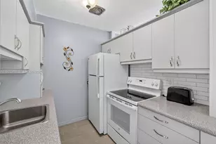 800 SW 10th Terrace, Hallandale Beach, FL 33009 - Photo 10