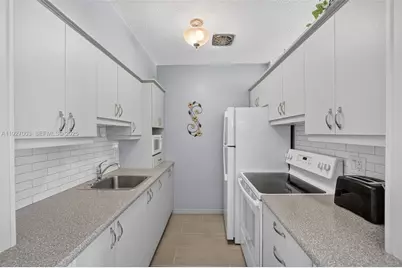 800 SW 10th Ter #11T, Hallandale Beach, FL 33009 - Photo 8