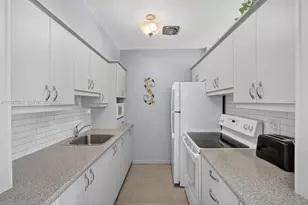 800 SW 10th Terrace, Hallandale Beach, FL 33009 - Photo 8