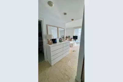 1050 Brickell Ave #3212, Miami, FL 33131 - Photo 8