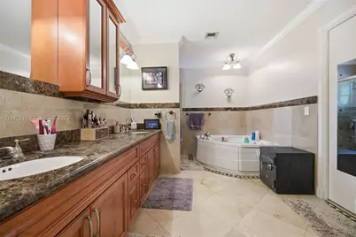 713 Diplomat Pkwy, Hallandale Beach, FL 33009 - Photo 28