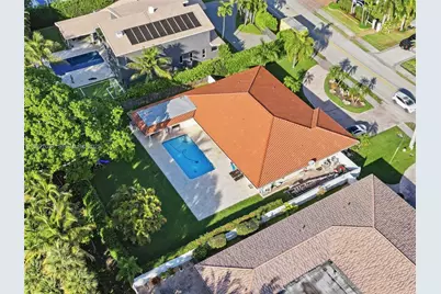 713 Diplomat Pkwy, Hallandale Beach, FL 33009 - Photo 2