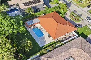 713 Diplomat Pkwy, Hallandale Beach, FL 33009 - Photo 2