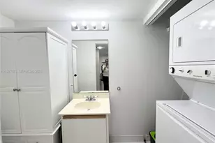 540 Brickell Key Dr, Miami, FL 33131 - Photo 8