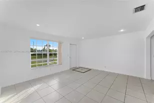 5511 SW 36th Ct, Davie, FL 33314 - Photo 4