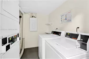 410 SE 2nd St, Hallandale Beach, FL 33009 - Photo 14