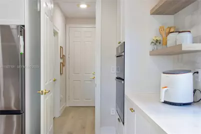 8800 NW 98th Ct, Doral, FL 33178 - Photo 16