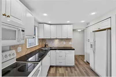 3100 Riverside Dr #305, Coral Springs, FL 33065 - Photo 4