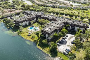 661 NE 195th St, Miami, FL 33179 - Photo 36