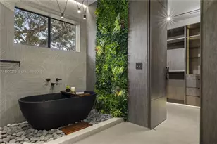 1008 NE 114th St, Biscayne Park, FL 33161 - Photo 40