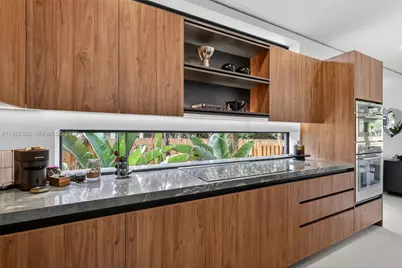 1008 NE 114th St, Biscayne Park, FL 33161 - Photo 10