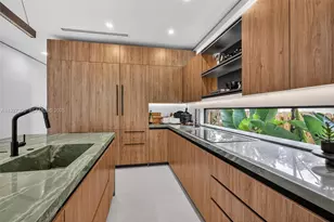 1008 NE 114th St, Biscayne Park, FL 33161 - Photo 12