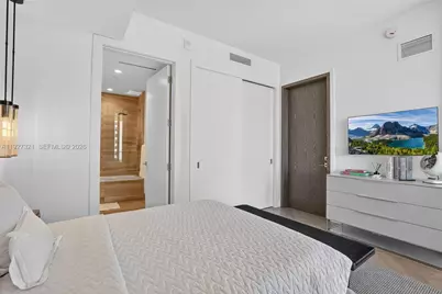 5775 Collins Ave #605, Miami Beach, FL 33140 - Photo 16