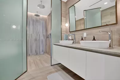 5775 Collins Ave #605, Miami Beach, FL 33140 - Photo 20