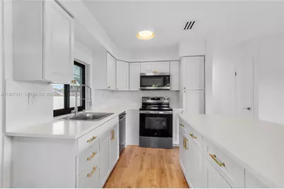 9915 SW 212th St, Cutler Bay, FL 33189 - Photo 10