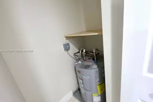 9450 Poinciana Pl, Davie, FL 33324 - Photo 10