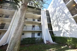 9450 Poinciana Pl, Davie, FL 33324 - Photo 1