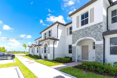 2665 SE 28th St, Homestead, FL 33035 - Photo 2