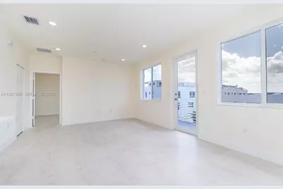 6450 NW 102 Path #303, Doral, FL 33178 - Photo 8