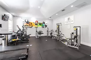 19601 E Country Club Dr, Aventura, FL 33180 - Photo 40