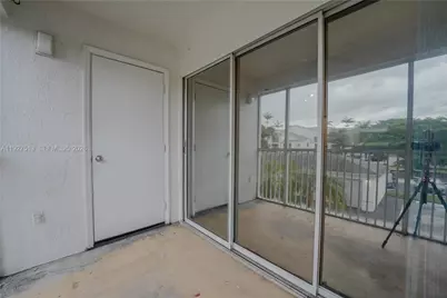 5686 Rock Island Rd #114, Tamarac, FL 33319 - Photo 4