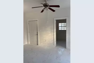 568 SW 3rd St #Left 566, Miami, FL 33130 - Photo 2