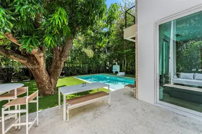 335 W 46th St, Miami Beach, FL 33140 - Photo 4