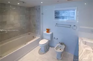 601 NE 36th St, Miami, FL 33137 - Photo 12