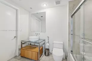 6000 Collins Ave, Miami Beach, FL 33140 - Photo 16
