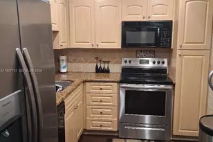 1000 St Charles Pl, Pembroke Pines, FL 33026 - Photo 4