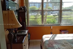 1000 St Charles Pl, Pembroke Pines, FL 33026 - Photo 8