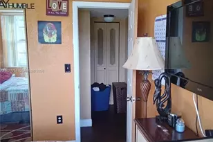 1000 St Charles Pl, Pembroke Pines, FL 33026 - Photo 12