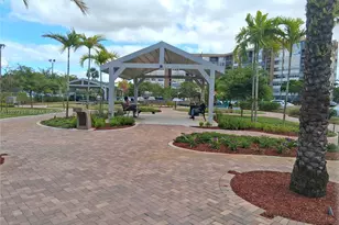 1000 St Charles Pl, Pembroke Pines, FL 33026 - Photo 22