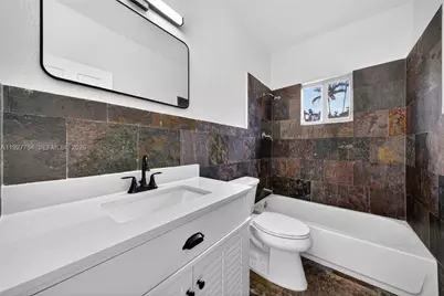 426 SW 26th Rd, Miami, FL 33129 - Photo 18
