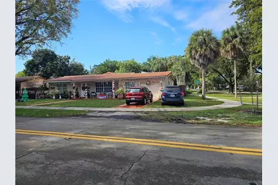 14420 Lake Childs Ct, Miami Lakes, FL 33014 - Photo 2