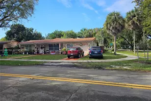 14420 Lake Childs Ct, Miami Lakes, FL 33014 - Photo 2