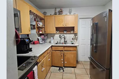 14420 Lake Childs Ct, Miami Lakes, FL 33014 - Photo 4