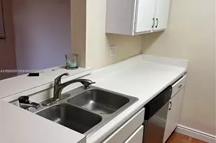 2880 N Oakland Forest Dr, Oakland Park, FL 33309 - Photo 4