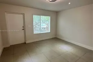 2555 NE 193rd St, Miami, FL 33180 - Photo 2