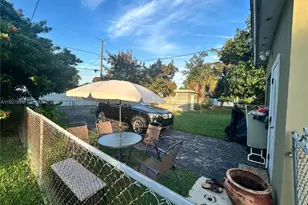 1915 Mayo St, Hollywood, FL 33020 - Photo 6