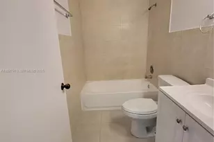 8290 Lake Dr, Doral, FL 33166 - Photo 20