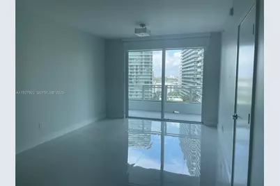 1080 Brickell Ave #1607, Miami, FL 33131 - Photo 4