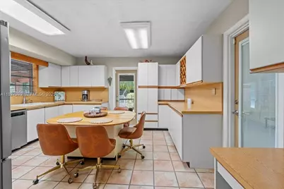 232 NW 15th St, Homestead, FL 33030 - Photo 12