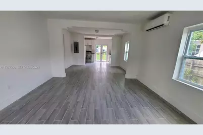 560 NW 53rd St, Miami, FL 33127 - Photo 10