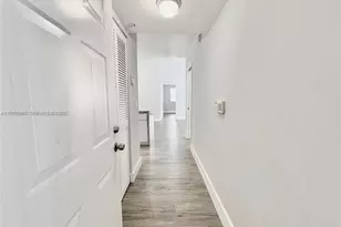 677 SW 111th Ave, Pembroke Pines, FL 33025 - Photo 4