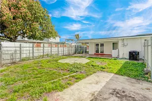 1540 E 8th Ct, Hialeah, FL 33010 - Photo 18